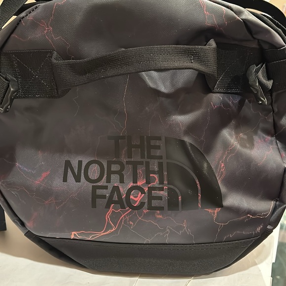 The North Face Base Camp Duffel Bag Medium 71 liters Brand new w/tags. - Picture 4 of 16